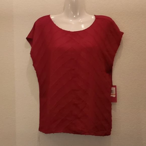Vince Camuto Tropical Red Top - Picture 4 of 12